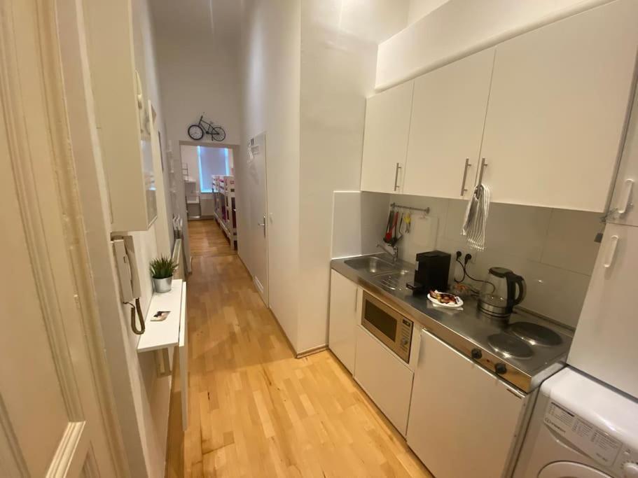 Cozy Appartm With + Airport/City Center Connection Lejlighed Wien Eksteriør billede